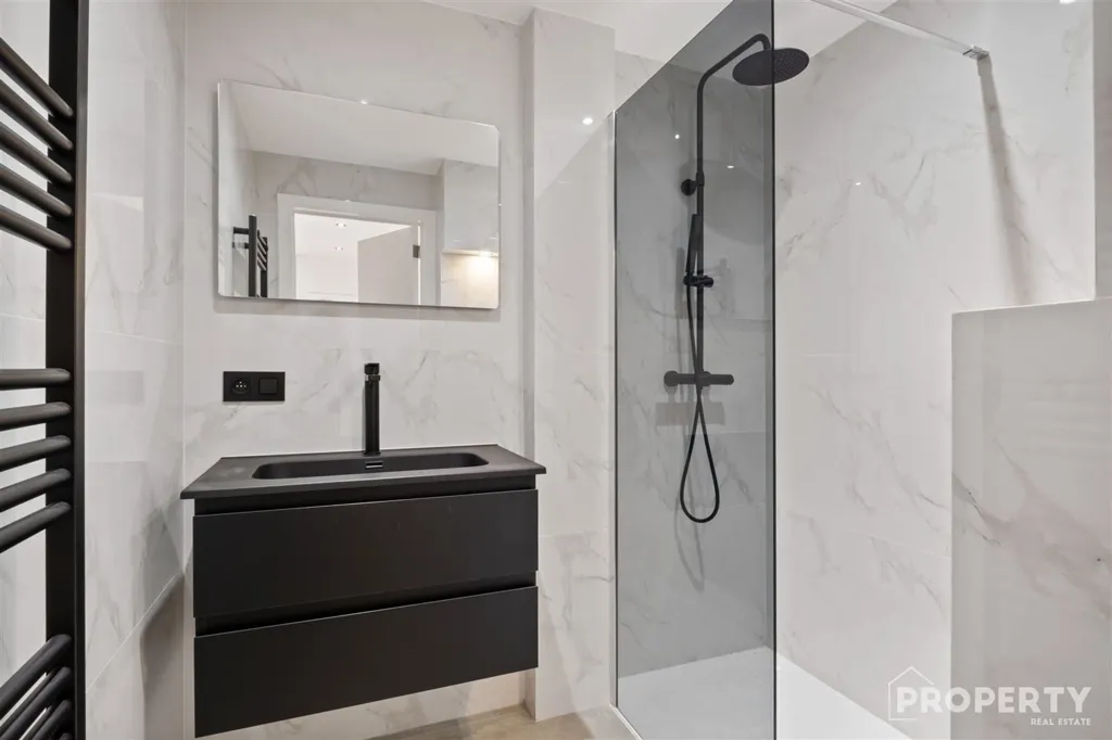 Vannitoad - Fully Renovated Apartment with Terrace in Wevelgem