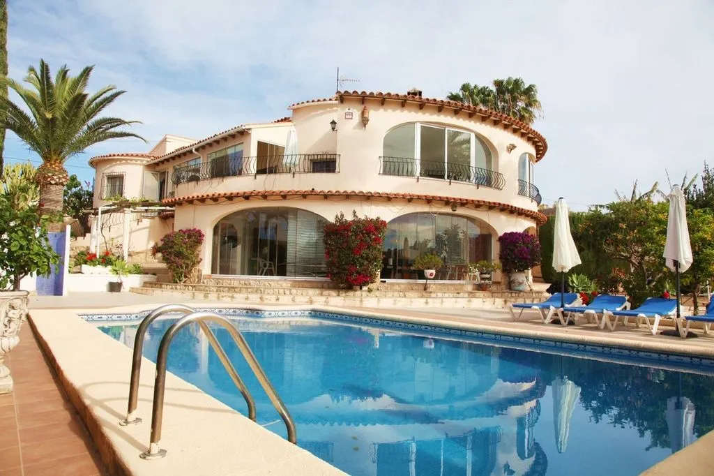 Piscine - Mediterranean Villa with Pool in Calpe