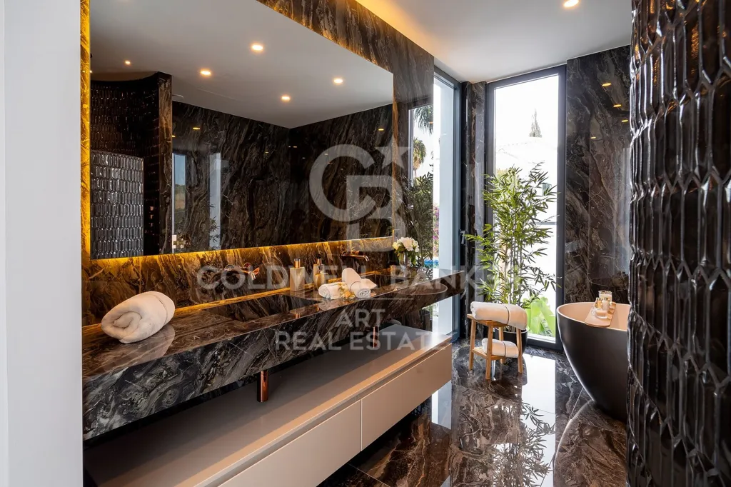 Vannitoad - Luxury Villa with Pool in Estepona