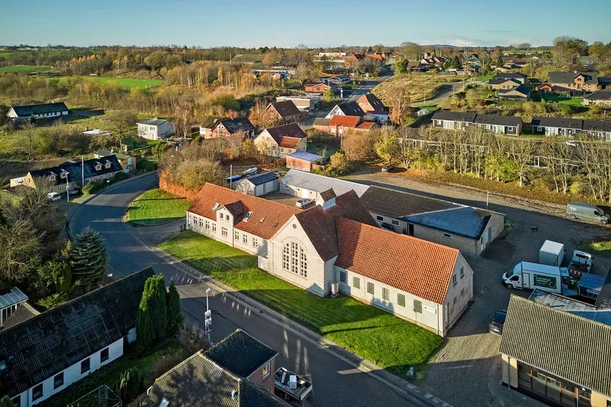 Vue aérienne - Bâtiment mixte avec potentiel de développement à Borre Knob