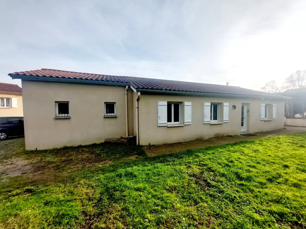 Extérieur - Maison Plain Pied avec Jardin à Champdieu
