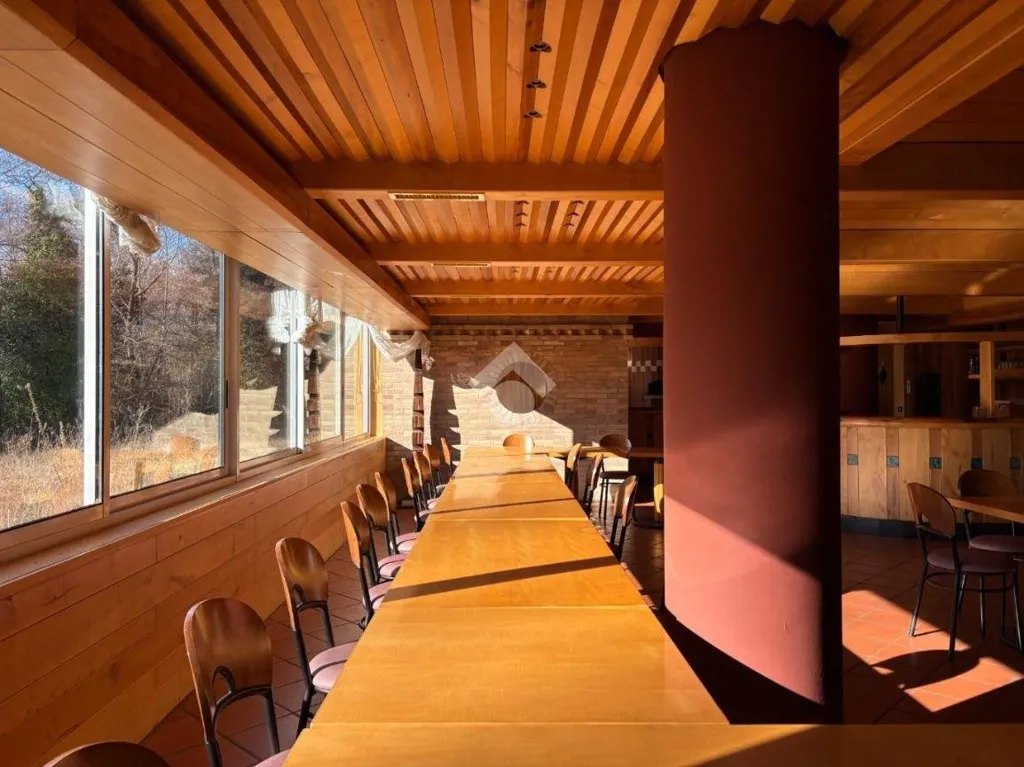 Salle à manger - Commercial Complex with Restaurant in Artegna