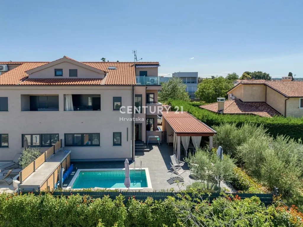 Õhuvaade - Apartment with Pool in Vabriga