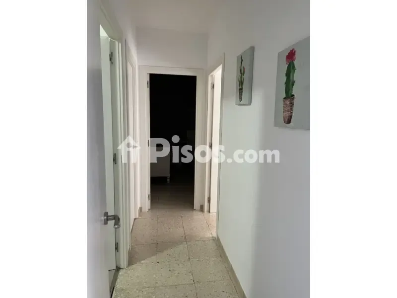 Entrée - Bright Apartment with Balcony in Central Location