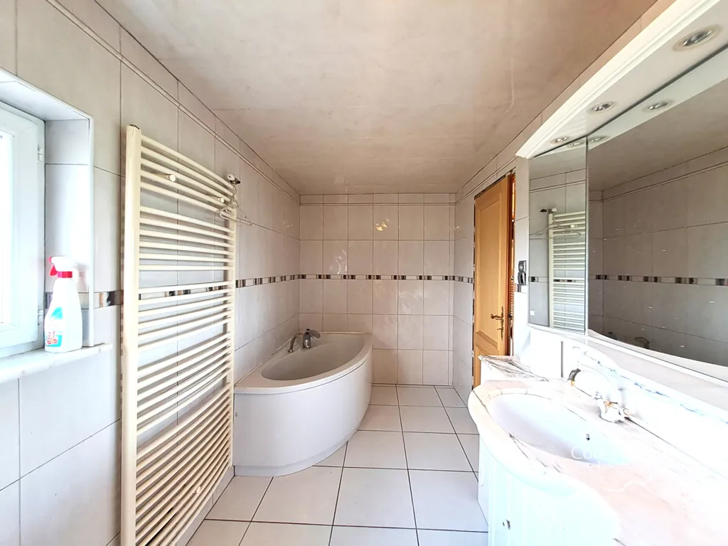 Salles de bain - Longère de Plain-Pied avec Jardin à Mondrepuis