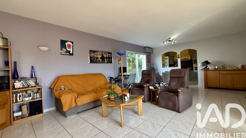 Séjour - Maison Traditionnelle avec Jardin à Paulhan