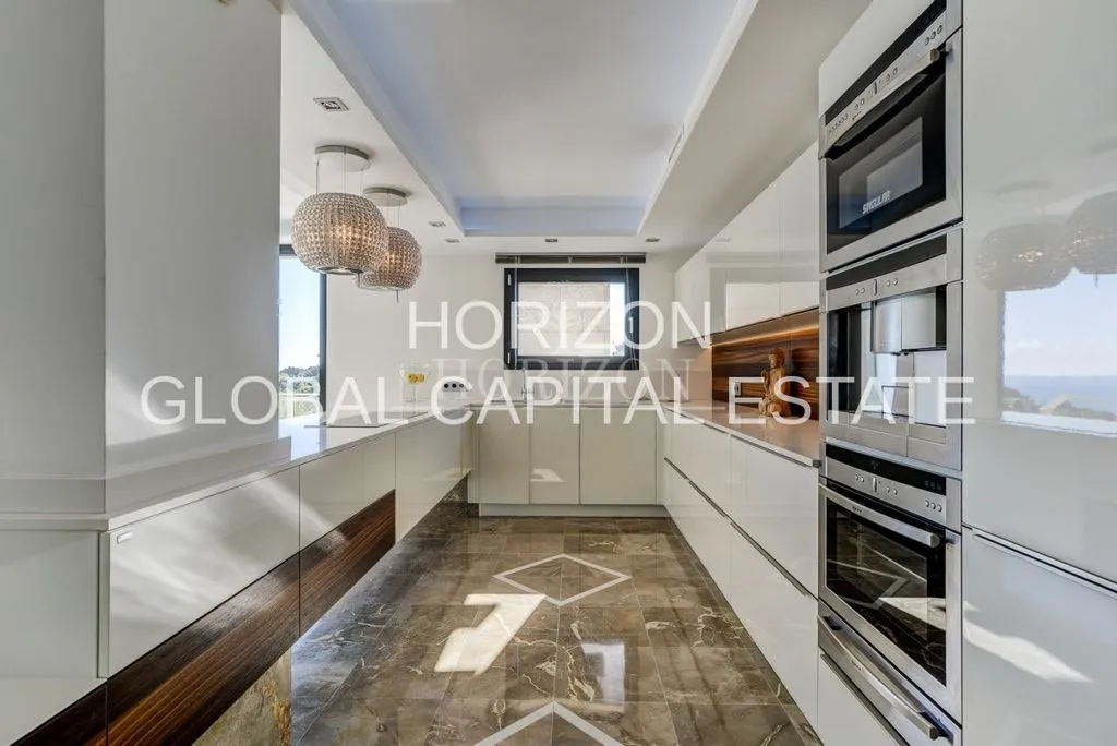 Köök - Luxury Villa with Sea View in Bendinat