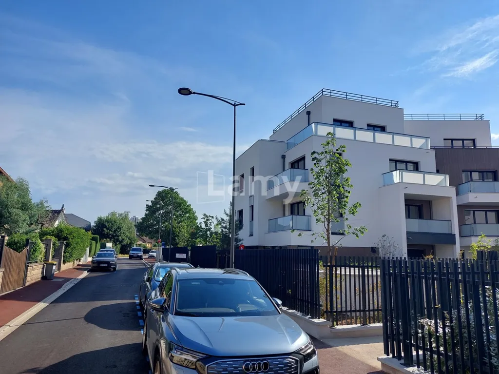 Esterno - New Flat with West Balcony near Gare