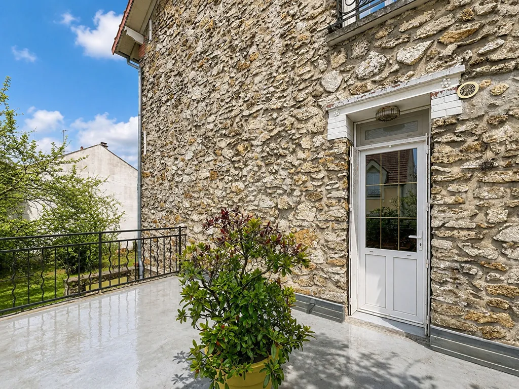 Terrace - Meulière House with Garden in Montgeron