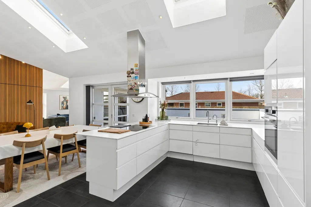 Cuisine - Architect-designed Villa with Garden in Køge