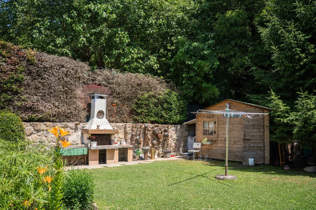 Aed - Rustic House with B&B Potential in Vo'