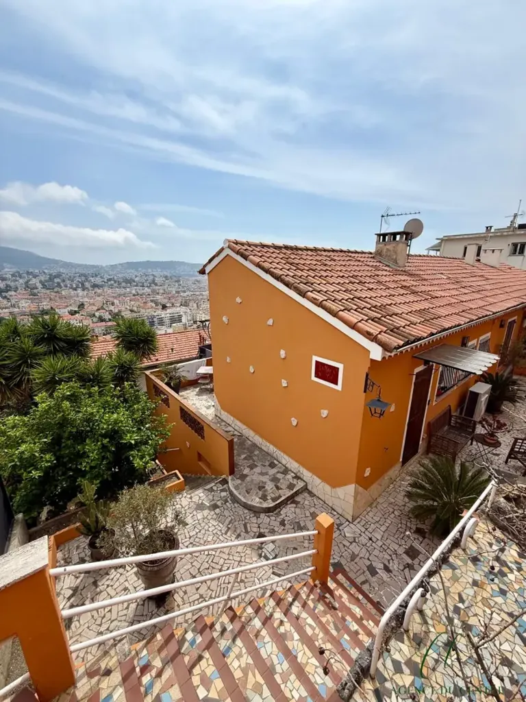 House with Sea View and Garden in Nice