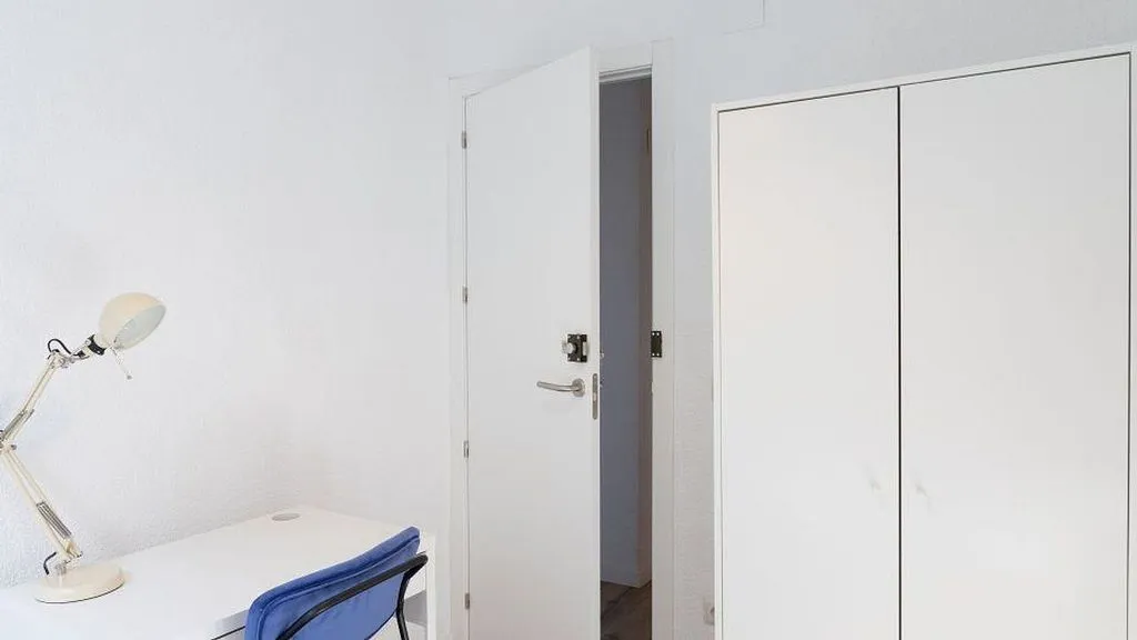 Bedrooms - Furnished Flat with Heating in Entrevías