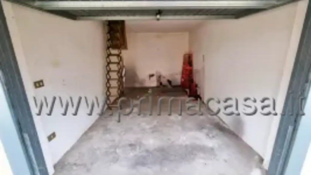 Garage - Trilocale with Garage in Casalromano