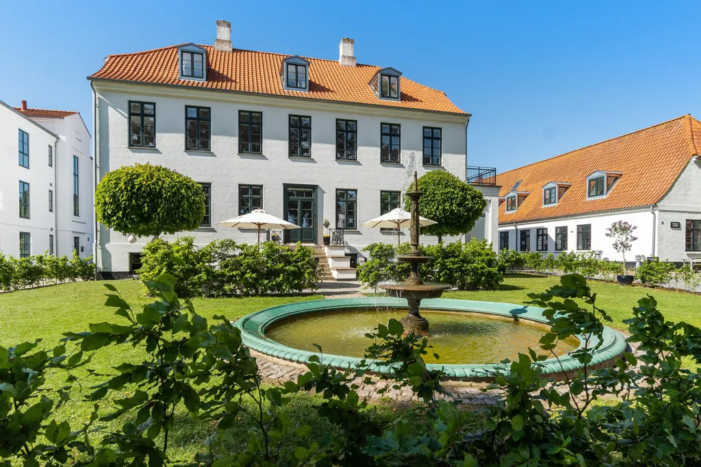 Jardin - Spacious Apartment in Historic Building, Copenhagen