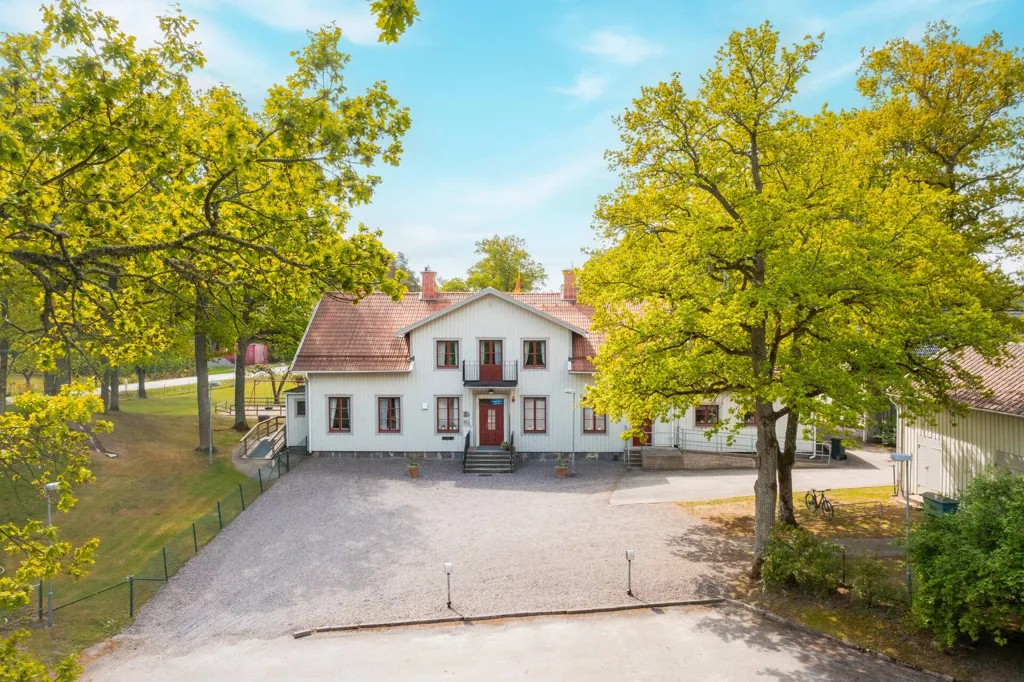 Õhuvaade - Characterful House with Lift in Gnesta