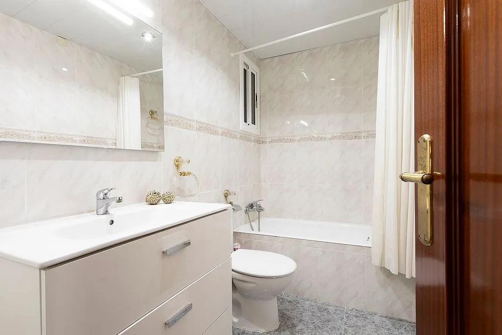 Salles de bain - 3-Bedroom Apartment with Views in Barcelona