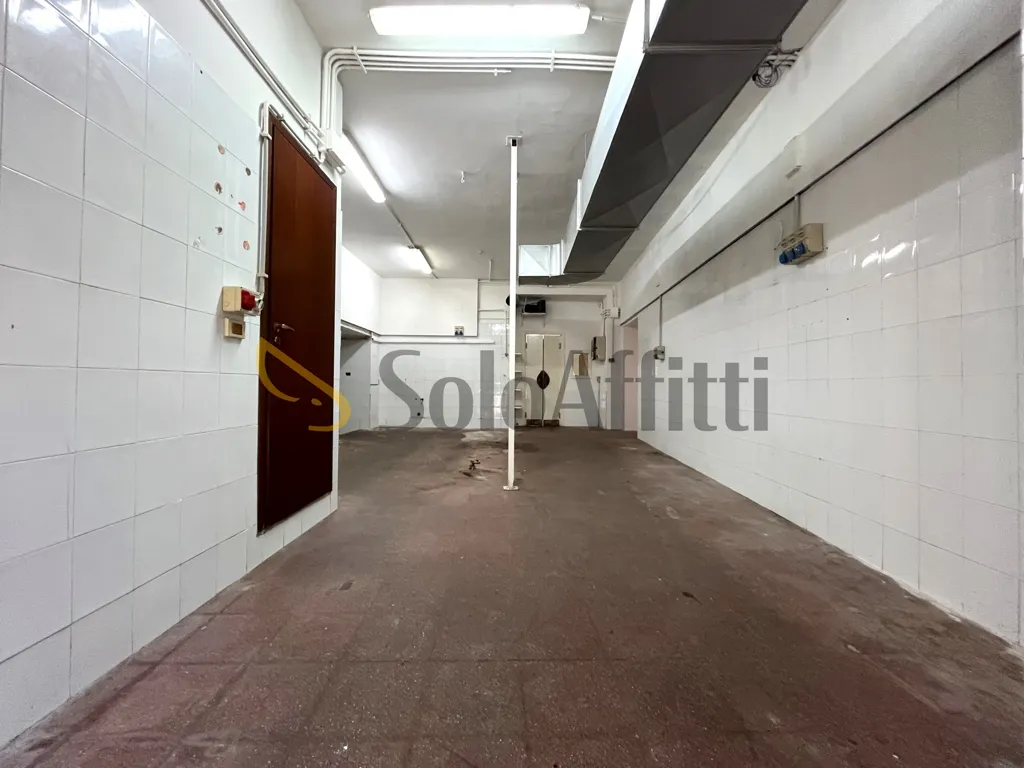 Garage - Commercial Space with Street Frontage in Catanzaro