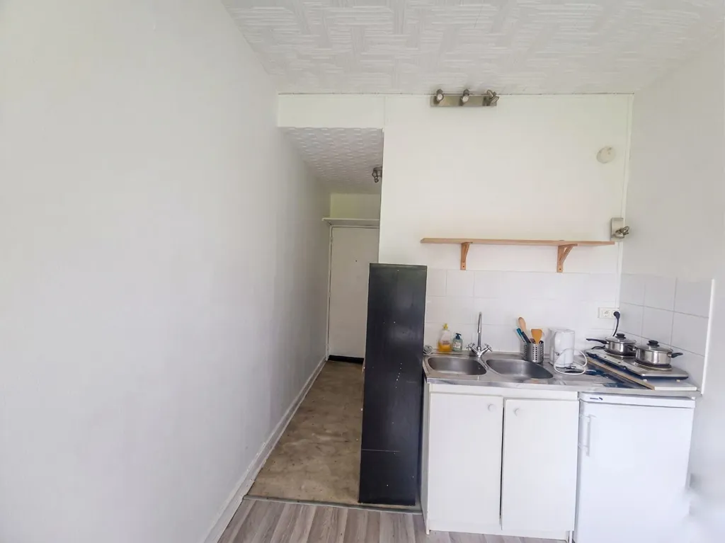 Cuisine - Studio avec Cuisine Aménagée au 20ème Arrondissement de Paris