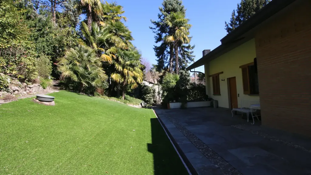 Giardino - Villa with Panoramic Views in Inverigo