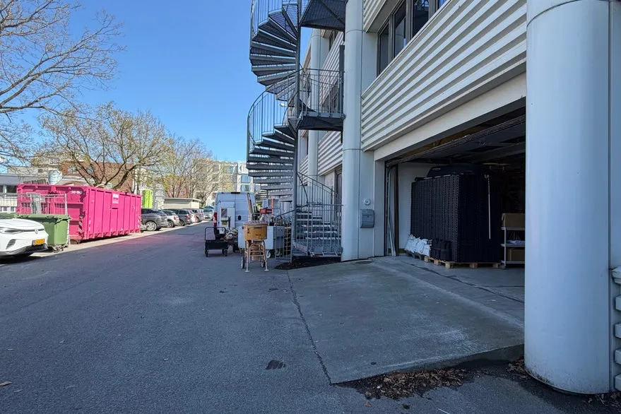 Garage - Warehouse for Rent with Outdoor Space in Herlev