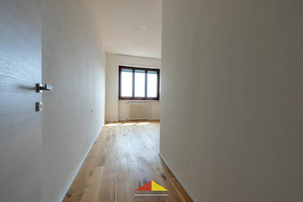 Esik - Rustic Apartment with Panoramic View in Verzuolo