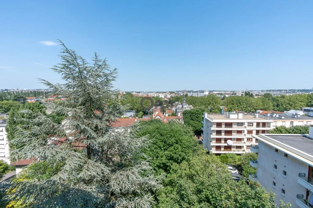 Balcony - 5-Piece Flat with Balcony in Joinville-le-Pont