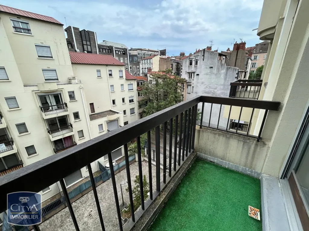Rõdu - Fifth Floor Flat with Balcony in Clermont-Ferrand