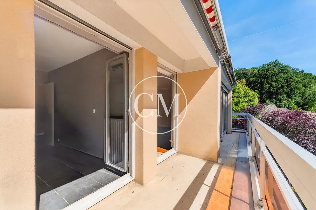 Balcon - Appartement Rénové avec Balcon à Buc