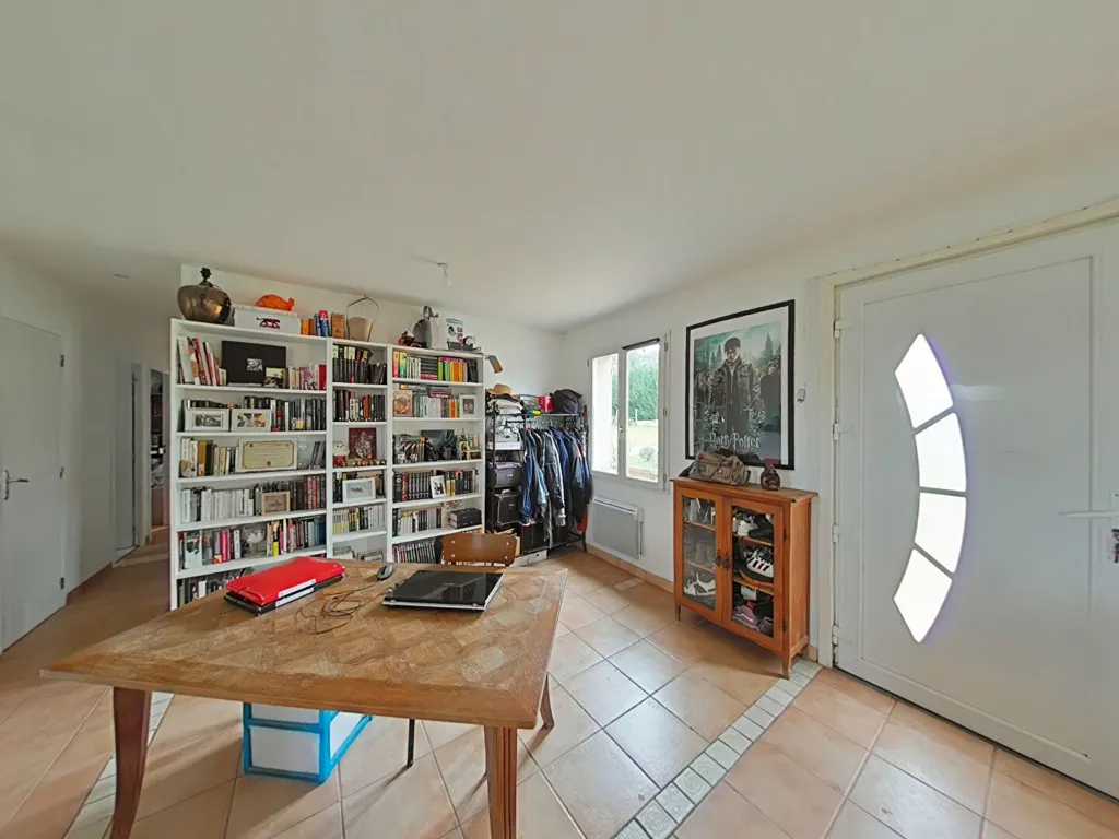 Kabinet - Detached House with Garden in Continvoir