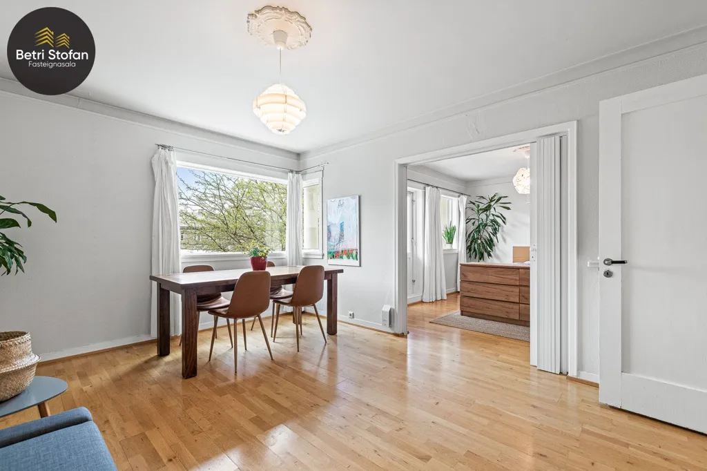Söögituba - Stein-built Flat with Balcony in Reykjavik