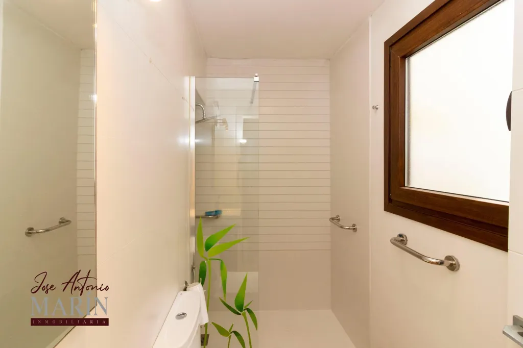 Salles de bain - Apartment with Balcony in Old Town Centre