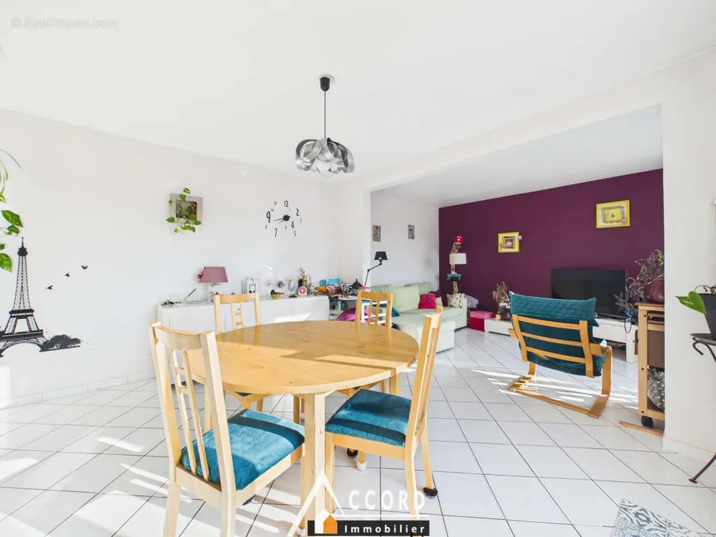 Sala da pranzo - Duplex Apartment with Balcony in Sartroville