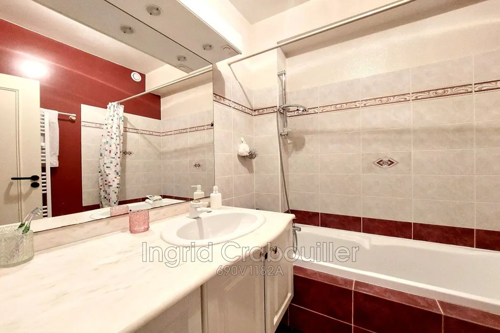 Bathrooms - Apartment with Pool near Royan Beaches