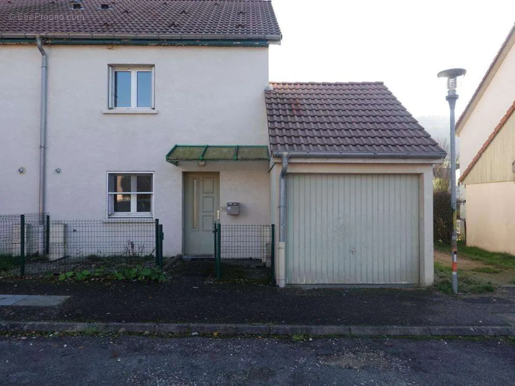 Välivaade - Terraced House with Garden in Echenans