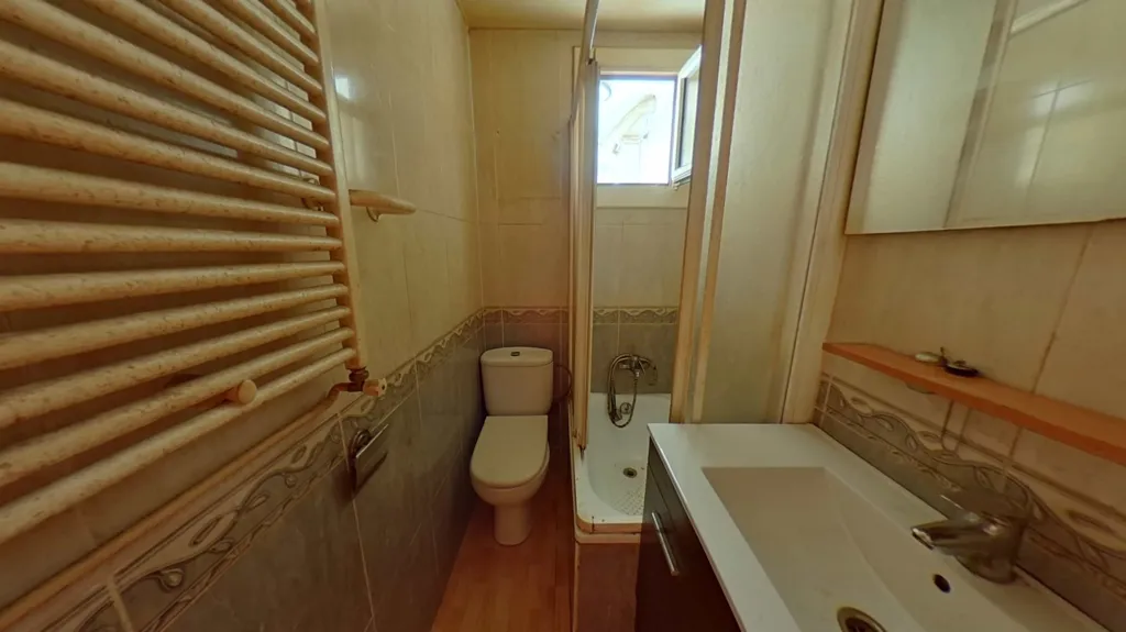 Salles de bain - Flat with Metro Access in Cornellà de Llobregat