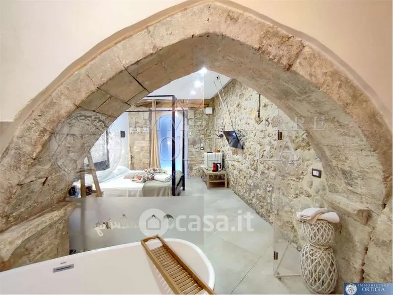 Salles de bain - Ground Floor Apartment with Arched Feature in Siracusa
