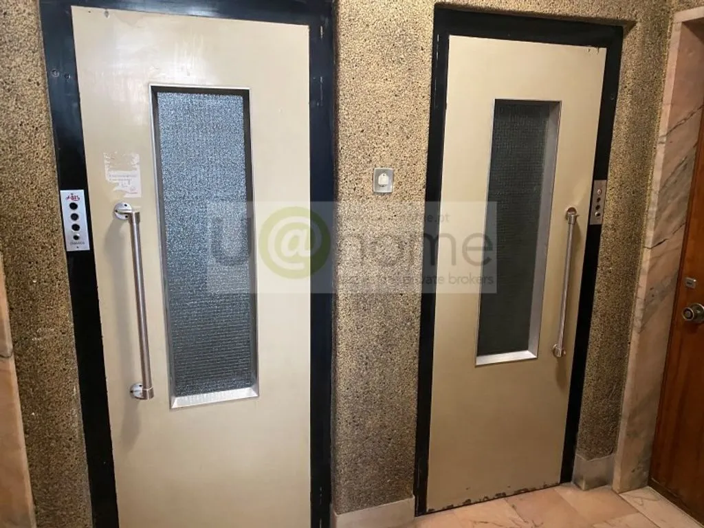 Entrée - Luxury Apartment with Balcony in Lisbon