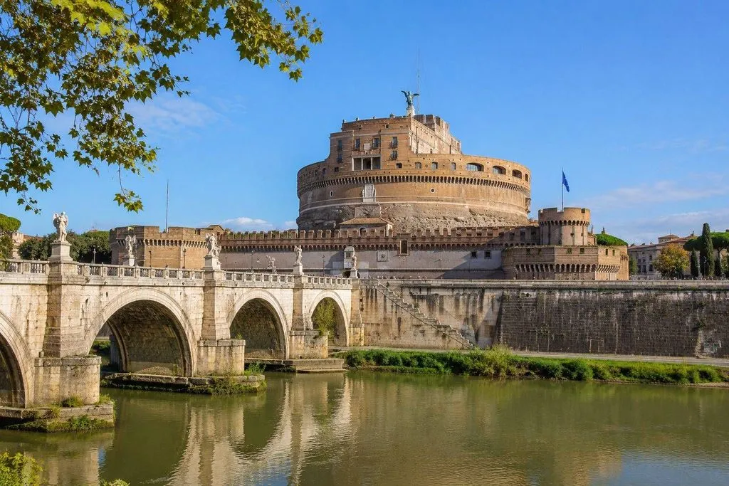 Luxury Apartment with Double Aspect in Borgo Pio, Rome