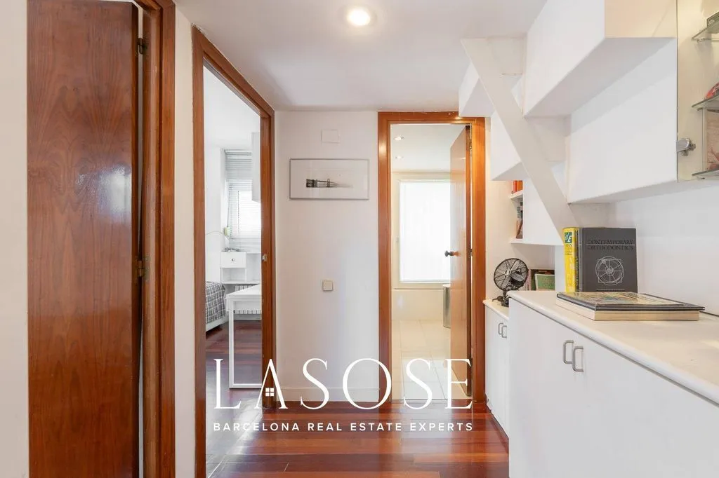 Hallway - Duplex Penthouse with Pool in Tres Torres, Barcelona