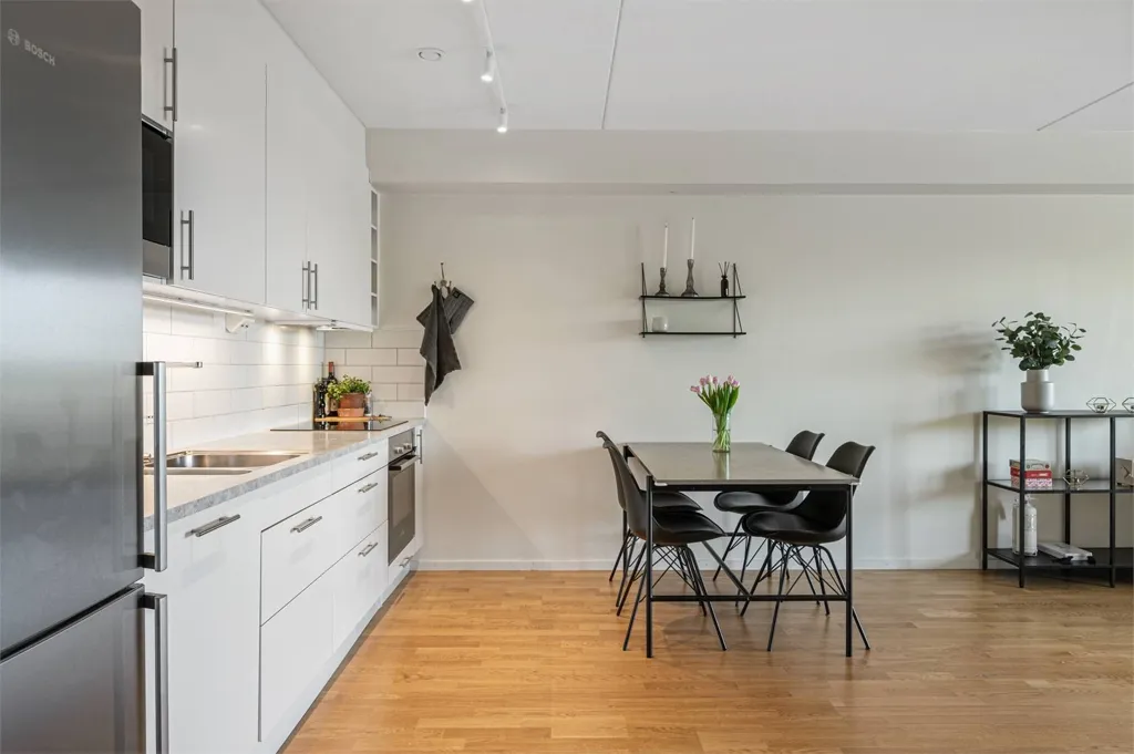 Sala da pranzo - Modern Flat with Balcony in Fullerö