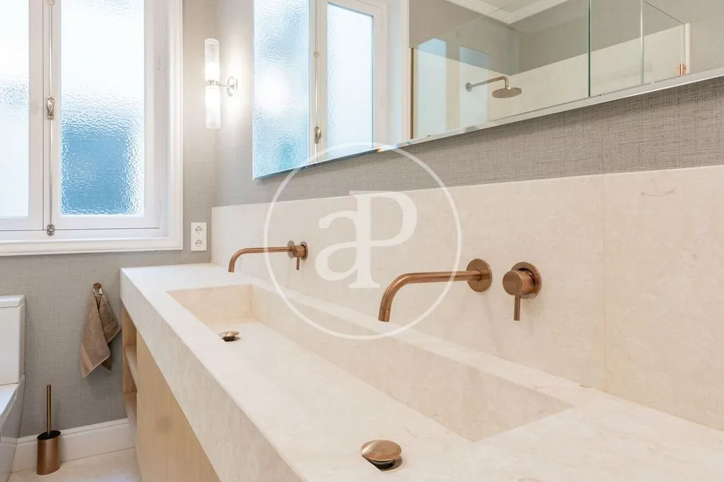 Bagni - Refurbished Flat with Balcony in Chueca, Madrid
