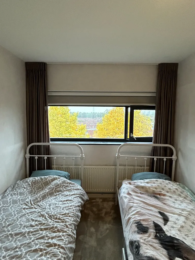 Magamistoad - 3-Bedroom Apartment with High Ceilings in Almere