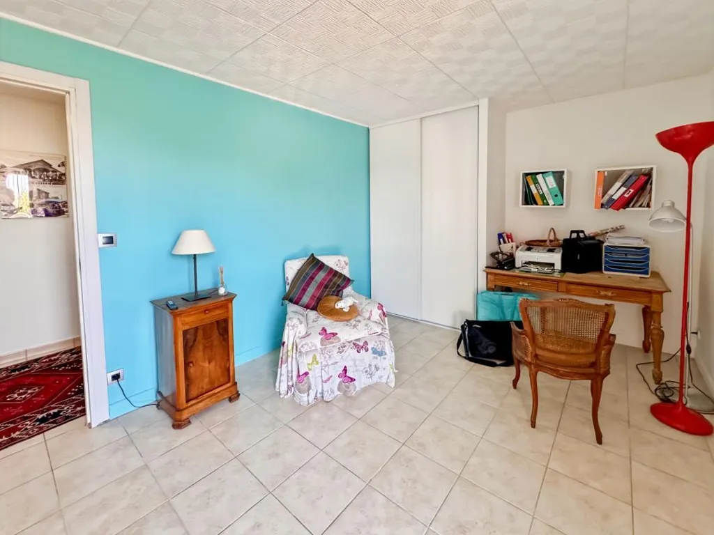 Camere da letto - 3-Bed Flat with Garden and Terrace in Saint-Raphaël