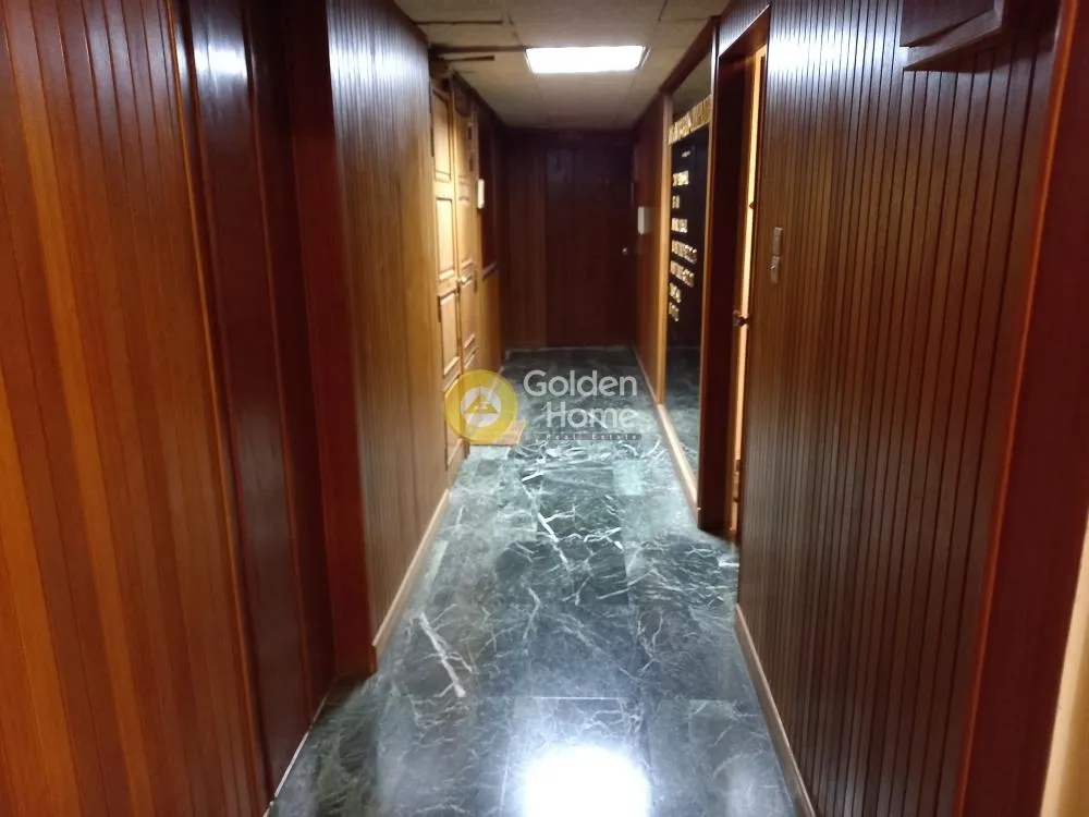 Entrée - Office Space with Double Glazing in Piraeus Centre