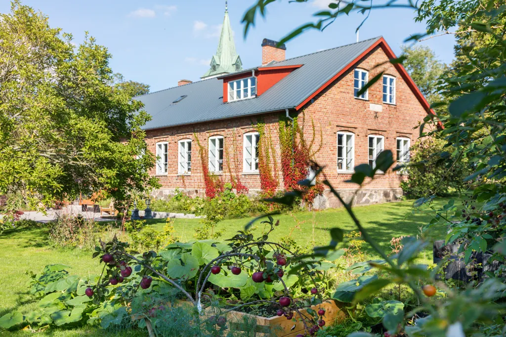 Giardino - Converted Schoolhouse with Garden in Ingelstorp