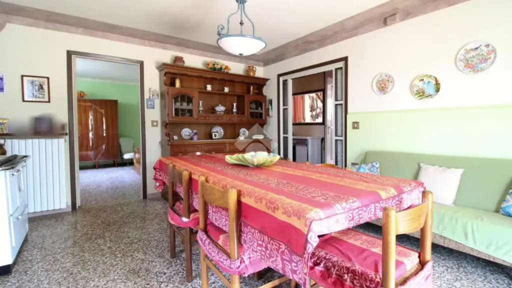 Söögituba - Villa with Two Units in Garlasco
