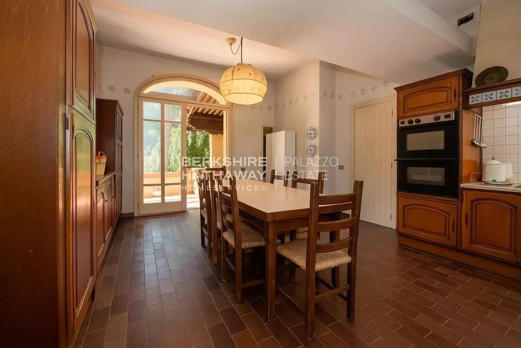 Cuisine - Luxury Villa with Pool in Cassano Magnago