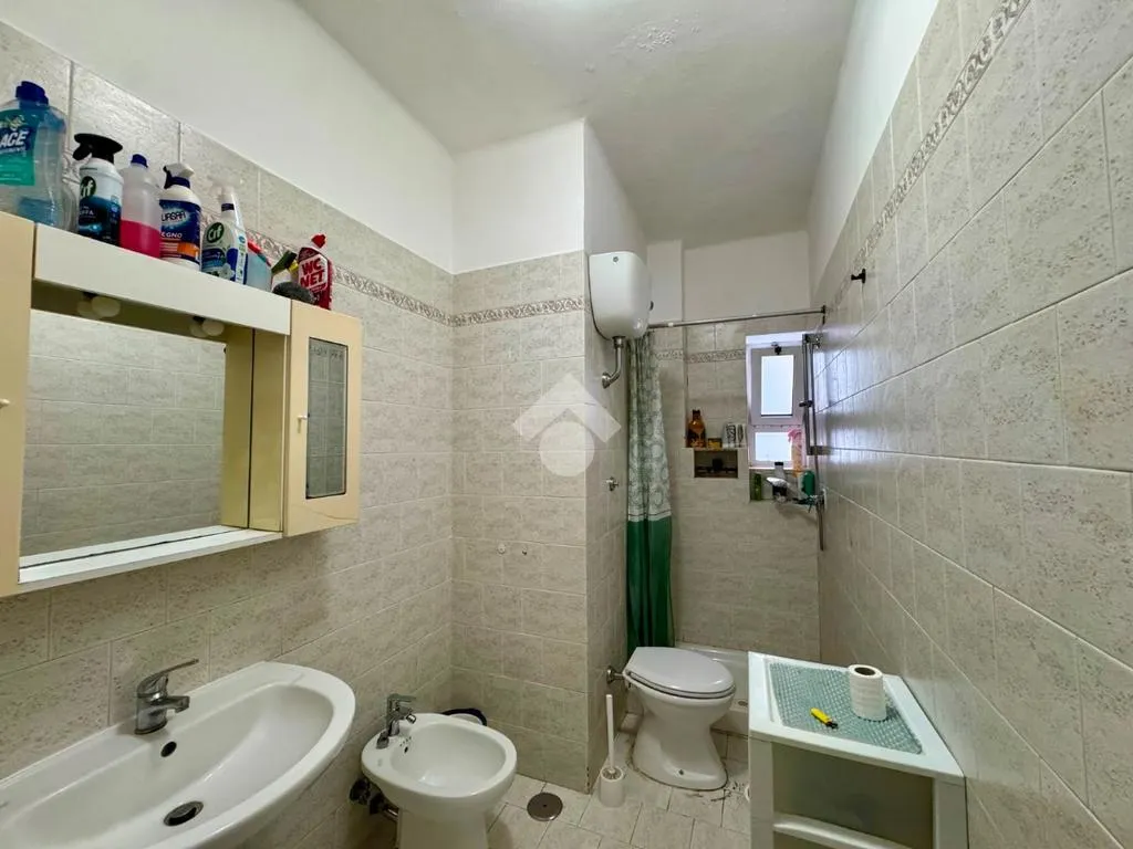 Salles de bain - 3-Bedroom Apartment with Balcony in Bari