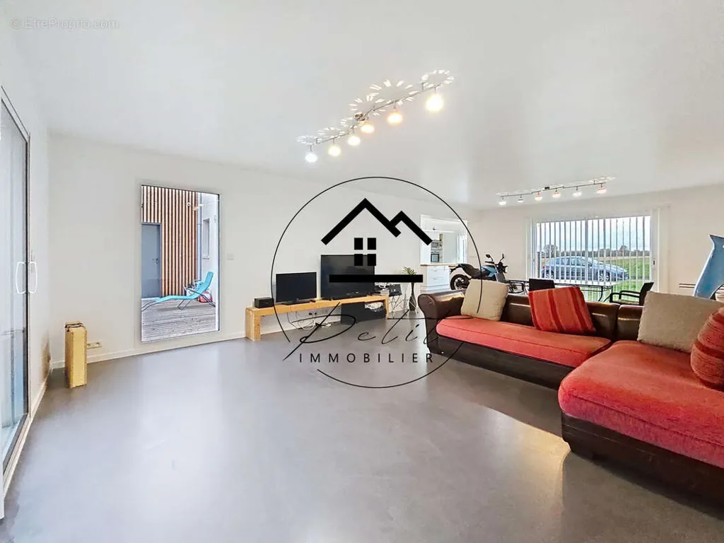 Elutuba - Architectural House with Garden in Essuiles